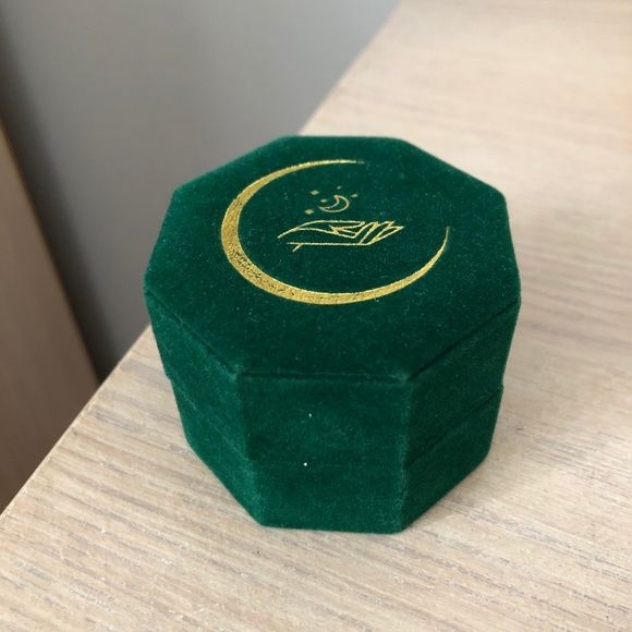 NWOT Beautiful Gold Stirling Silver Ring - Picture 3 of 6